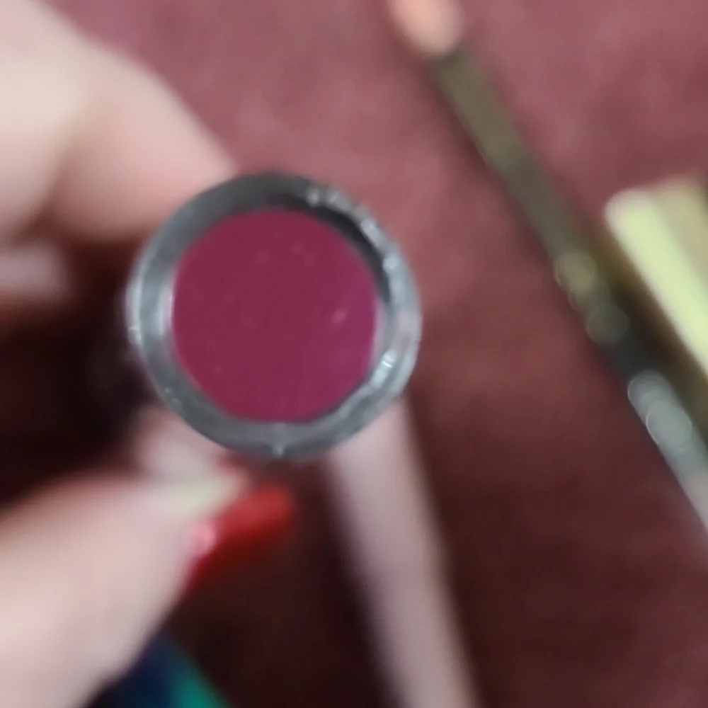 Makeup Revolution Lipstick Stick - Deep Berry Pink